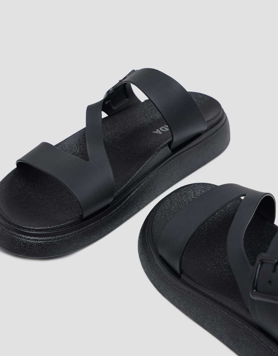 Nevada Slipper Multi Strap Sandal Wanita