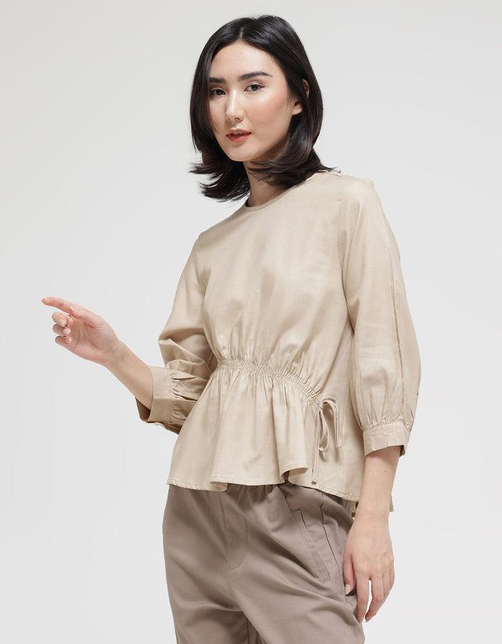 Details Assymetric Waist Blouse Wanita