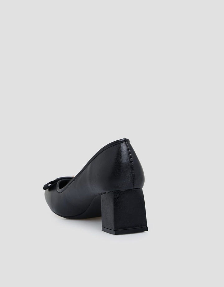 Peter Keiza Heels Detail Pita