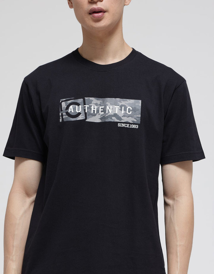 Cole Camo Authentic Kaos Pria