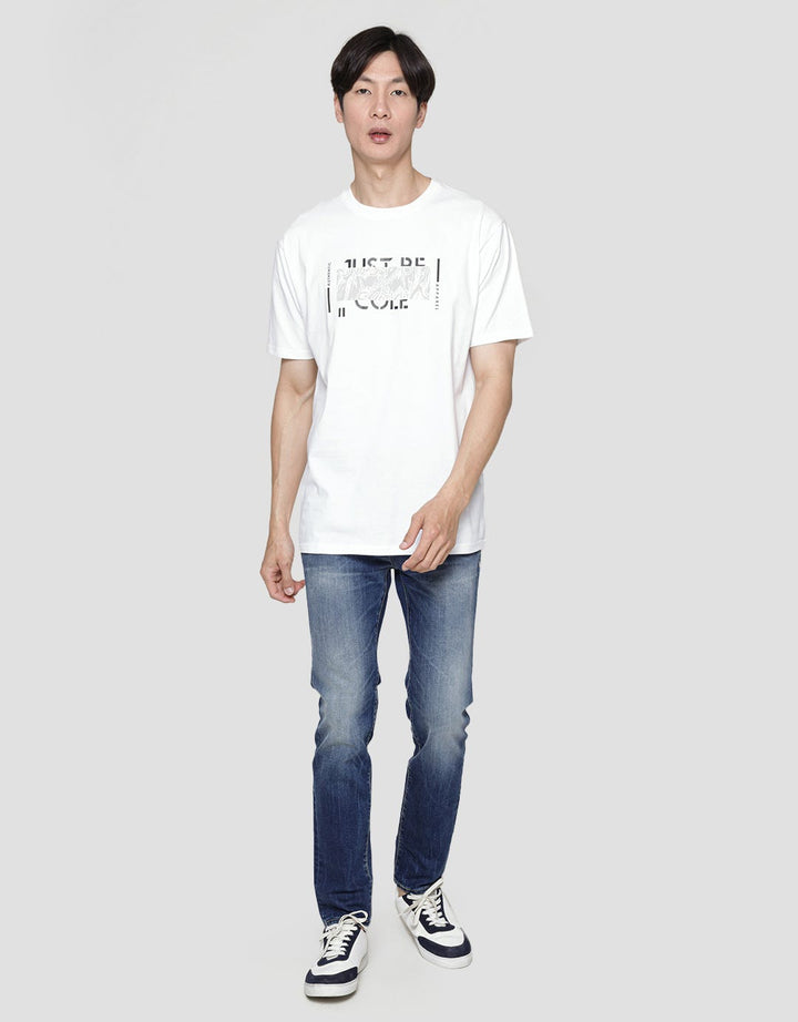 Cole Just Be Cole Print Kaos Pria