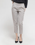 Details Celana Panjang Half Elastic At Waist Wanita