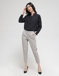 Details Celana Panjang Half Elastic At Waist Wanita