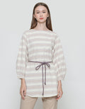 Expand Gyreth Blouse Wanita