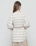 Expand Gyreth Blouse Wanita