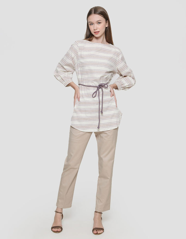Expand Gyreth Blouse Wanita