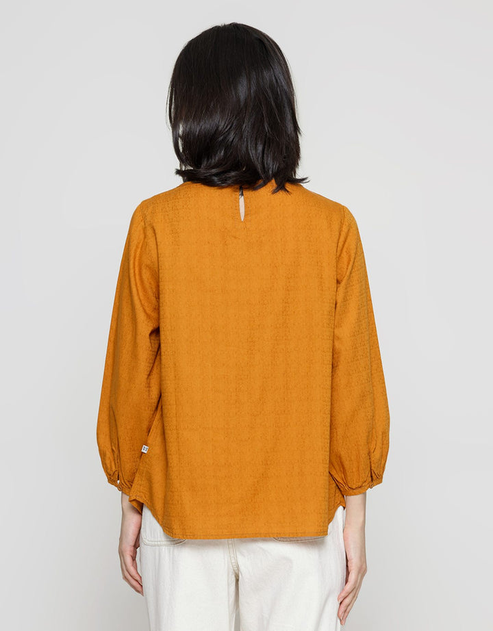Expand Wecava Blouse