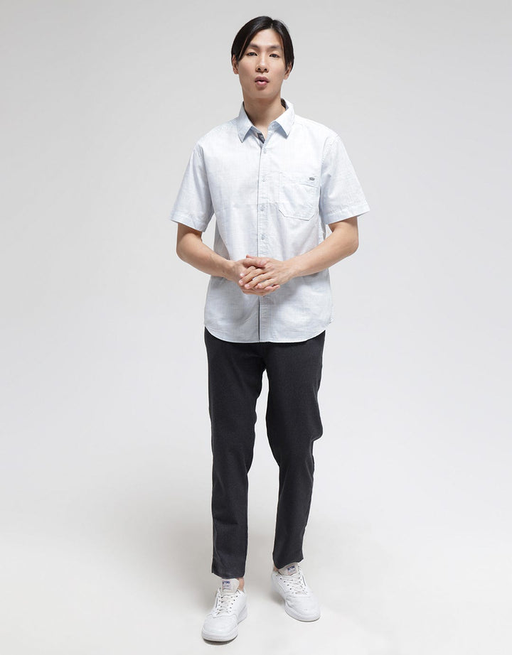 Watchout Casual Sleek Text Kemeja Pria