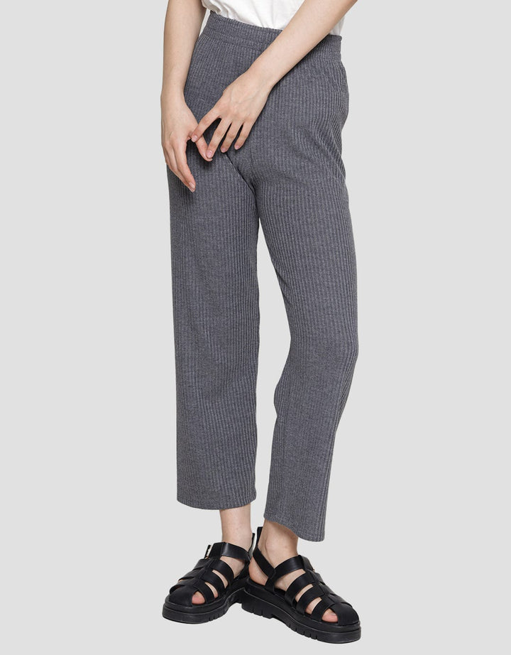 Details Celana Panjang Basic Knit Bottom Wanita