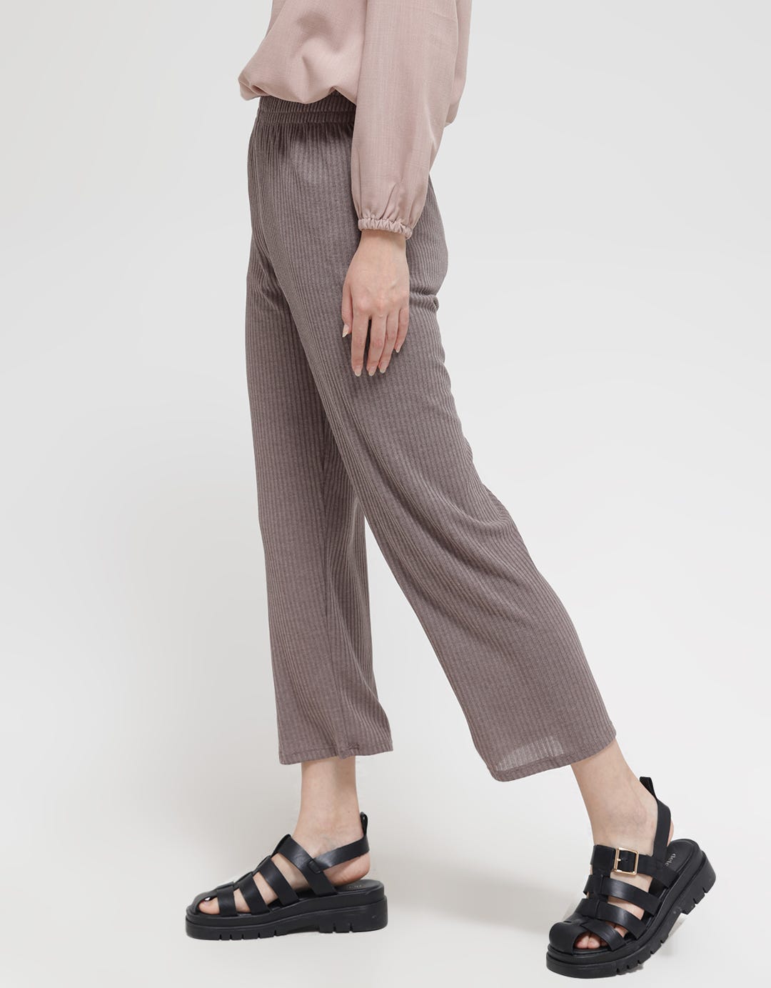 Details Celana Panjang Basic Knit Bottom Wanita