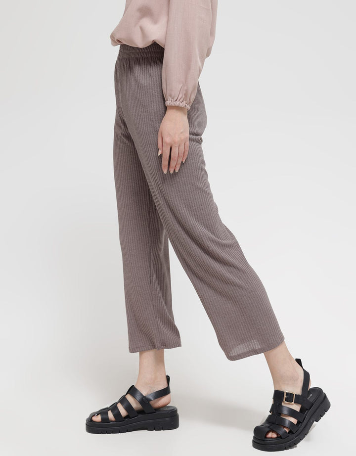 Details Celana Panjang Basic Knit Bottom Wanita