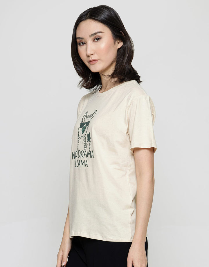 Nevada No Drama Kaos Wanita