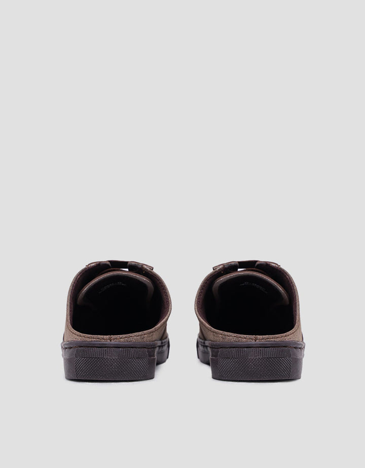 Yongki Komaladi Open Back Sandal Bustong Pria