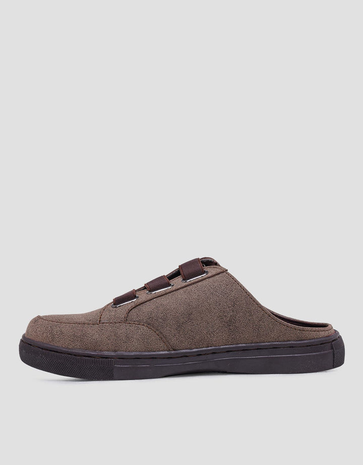 Yongki Komaladi Open Back Sandal Bustong Pria