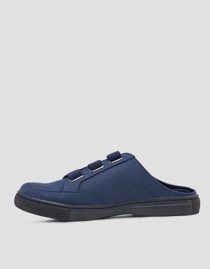Yongki Komaladi Open Back Sandal Bustong Pria