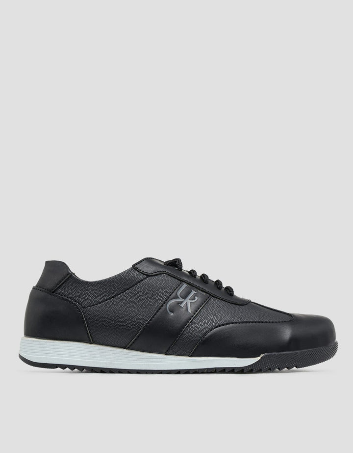 Yongki Komaladi Casual Look Men's Shoes