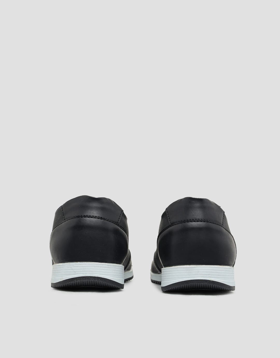 Yongki Komaladi Casual Look Men's Shoes