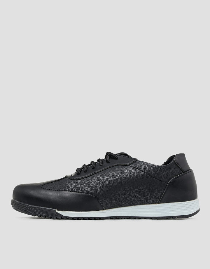 Yongki Komaladi Casual Look Men's Shoes