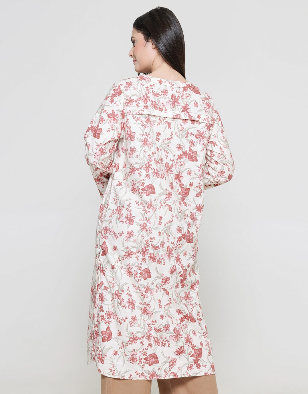 Expand Thuryn Blosue Wanita