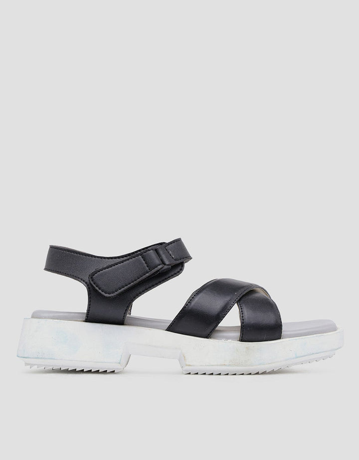 Yongki Komaladi Cross Pop Sandal Wanita