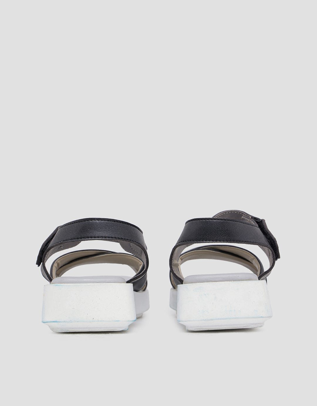 Yongki Komaladi Cross Pop Sandal Wanita