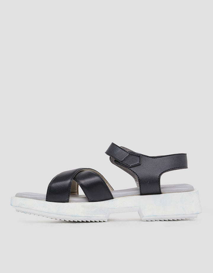 Yongki Komaladi Cross Pop Sandal Wanita