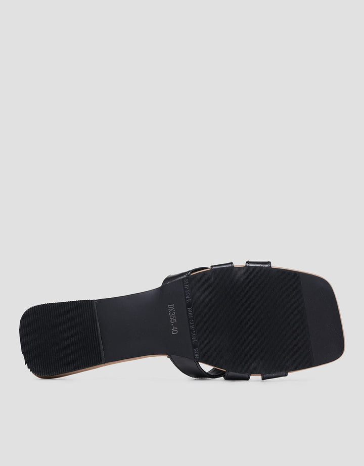 Details Sandal Cross Flat Wanita