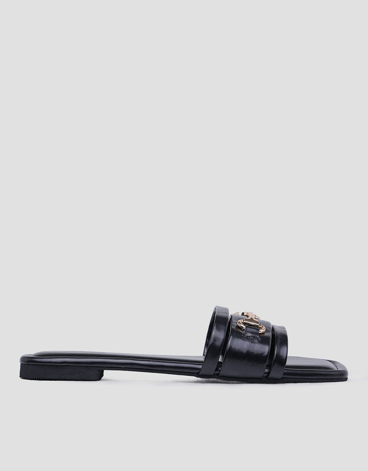 Details Deka Buckle Slipper Sandal Wanita