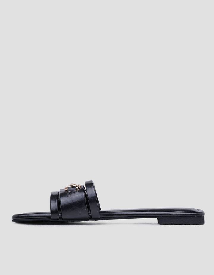 Details Deka Buckle Slipper Sandal Wanita