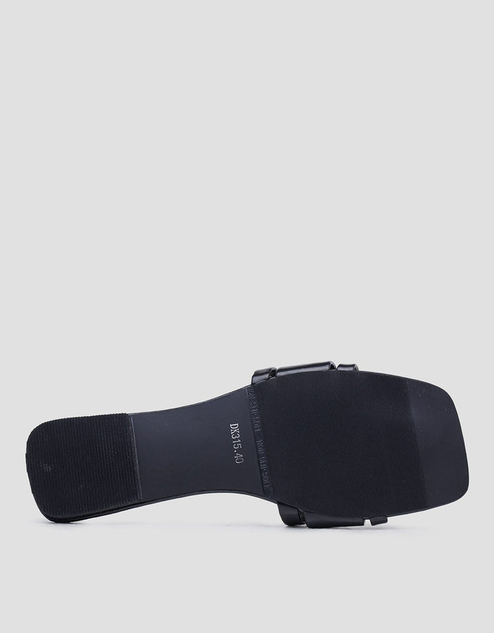 Details Deka Buckle Slipper Sandal Wanita