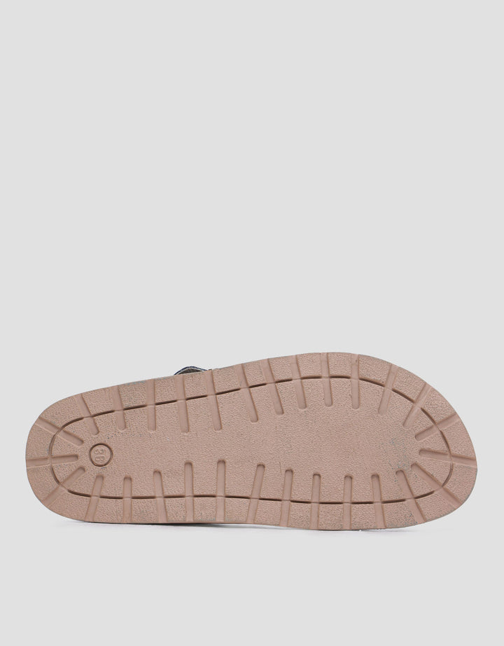 Yongki Komaladi Y-Strap With Buckle Sandal Wanita