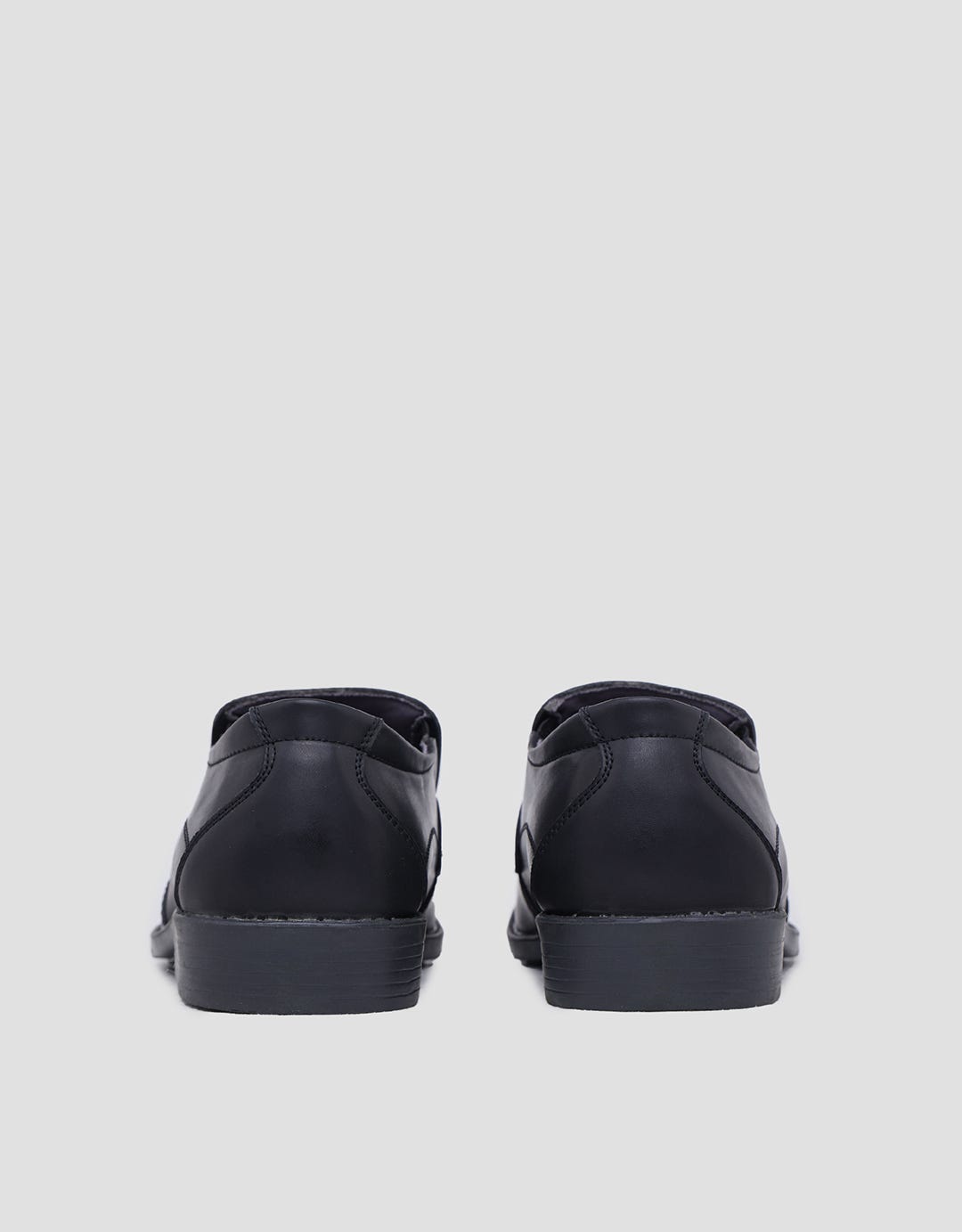 Yongki Komaladi Sepatu Vantovel Pria
