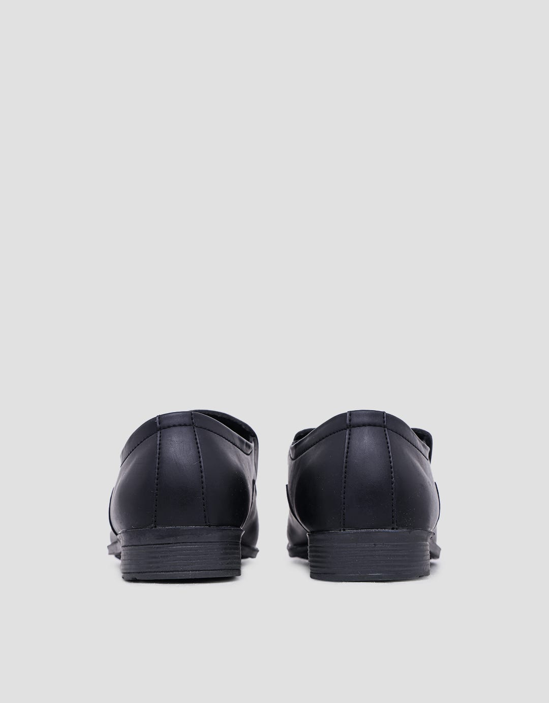 Yongki Komaladi Pantovel Classic Sepatu Pria