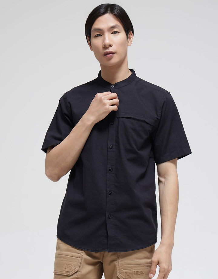 Details Oxford Solid Kemeja Pria