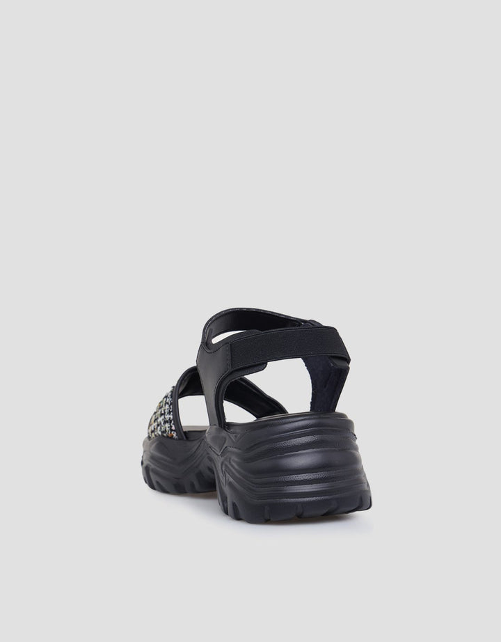Yongki Komaladi Sandal Kasual Wanita