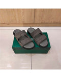 Crocodile Sandal Warna Abu-Abu Sandal Pria