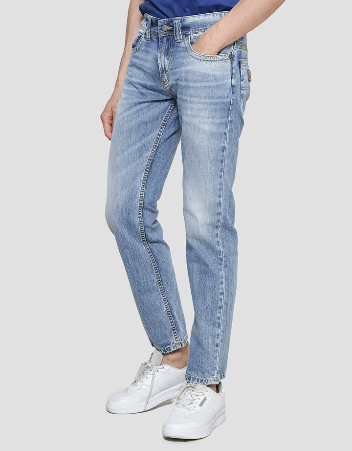 Lois Casual Washed Accent Celana Slim Fit Jeans Pria