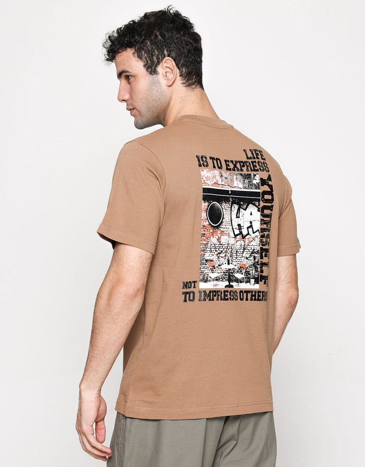 Nevada Life To Express Kaos Pria