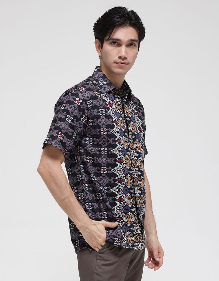 Krisna Wahyu Kemeja Batik Print Pria