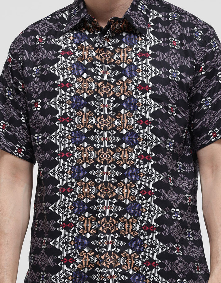 Krisna Wahyu Kemeja Batik Print Pria