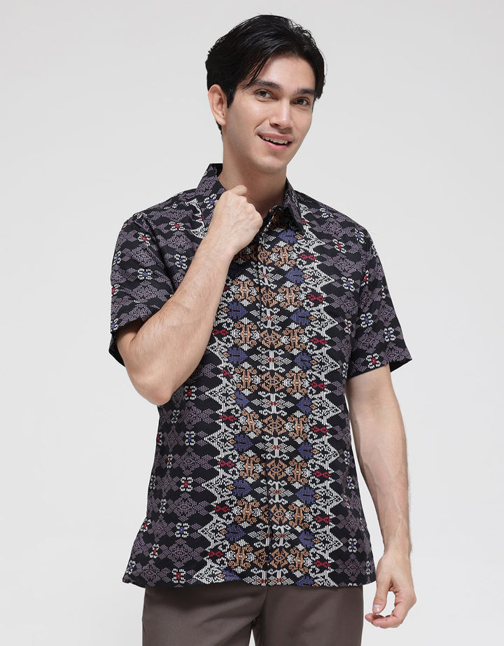 Krisna Wahyu Kemeja Batik Print Pria
