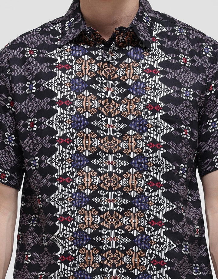 Krisna Wahyu Kemeja Batik Print Pria