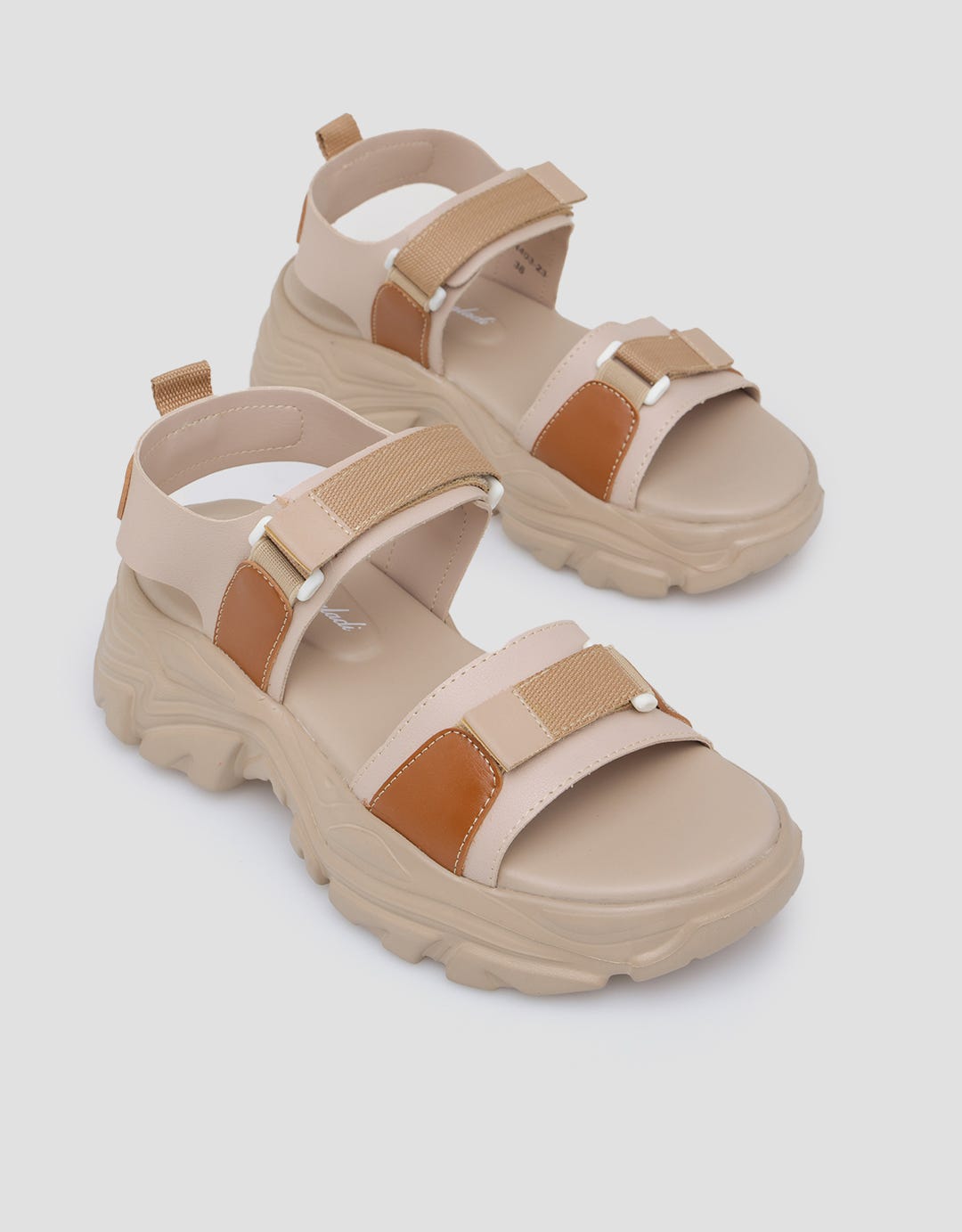 Yongki Komaladi Sandal Ankle Strap Wanita