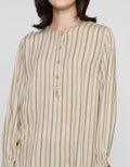 Expand Gyeta Blouse Wanita
