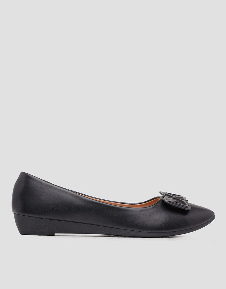 St. Yves Ballerina Buckle Sepatu Flat Wanita