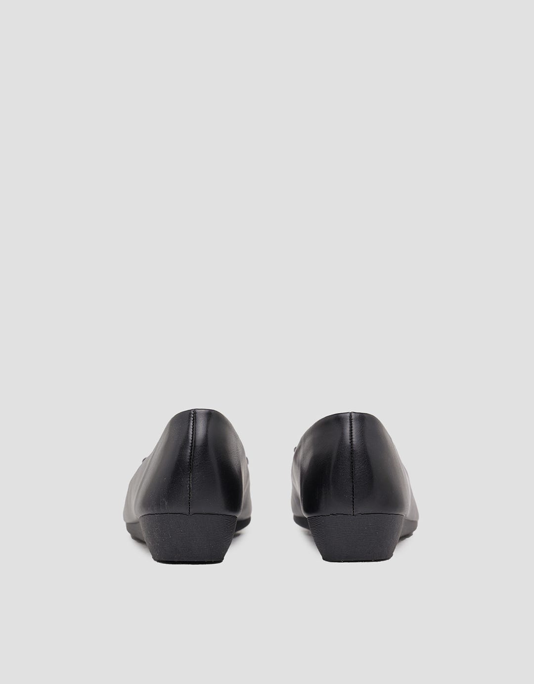 St. Yves Ballerina Buckle Sepatu Flat Wanita