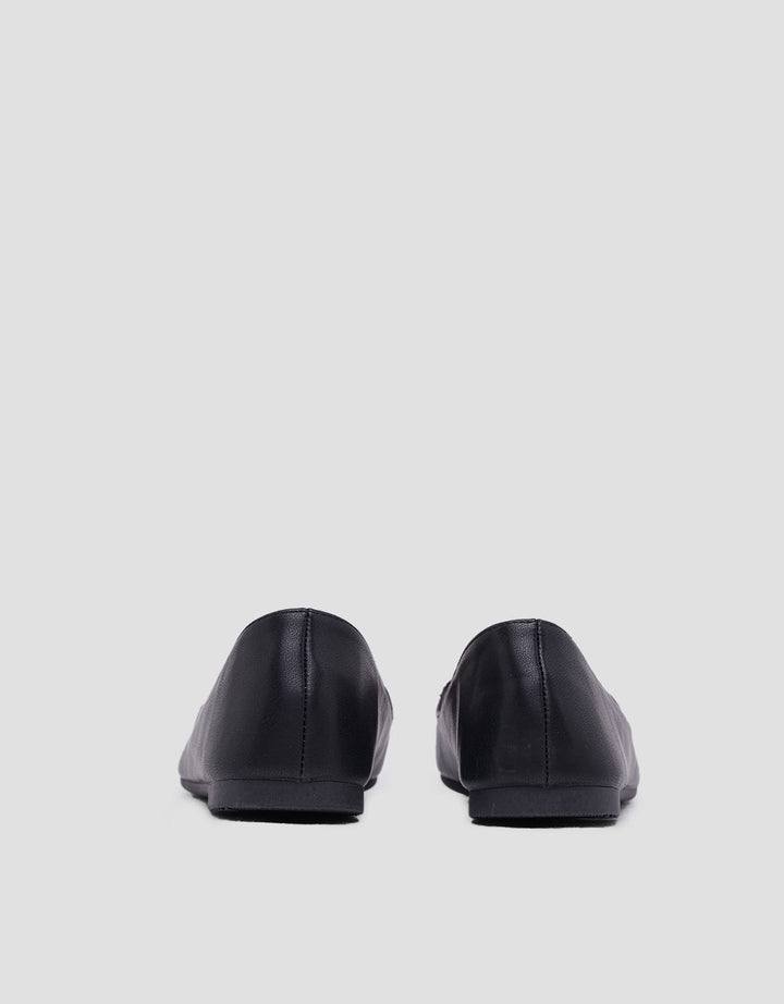 St. Yves Goldie Buckle Sepatu Flat Wanita