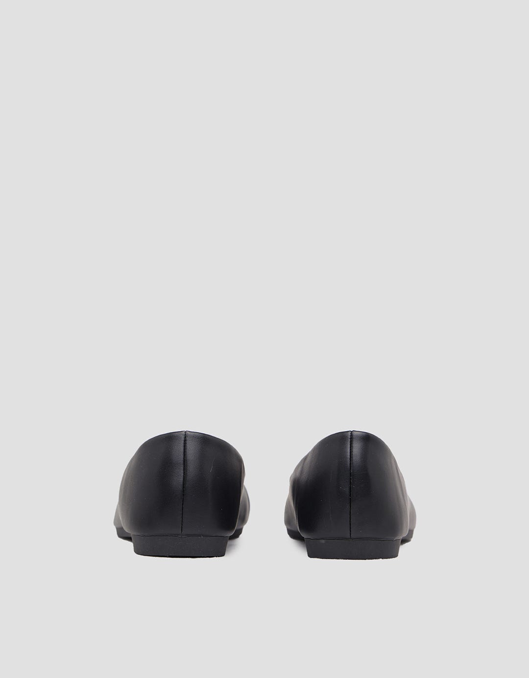 St. Yves Pointed Sepatu Ballerina Wanita