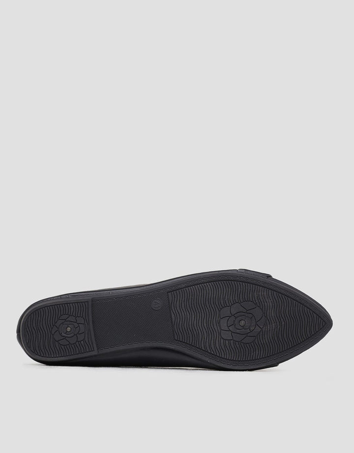 St. Yves Pointed Sepatu Ballerina Wanita