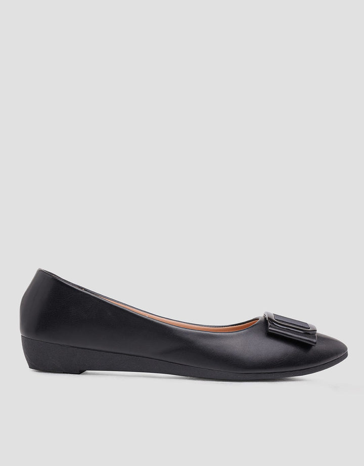 St. Yves Pointy Ballerina Flat Shoes Wanita